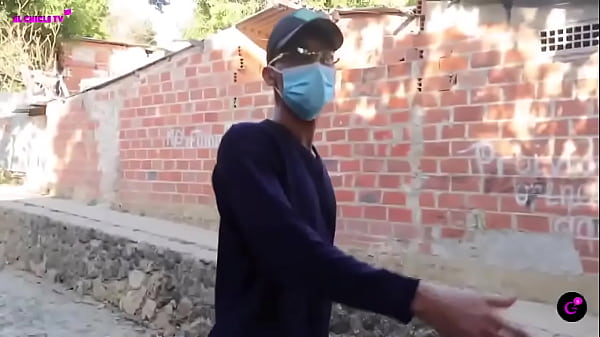 Preguntando en el caserío