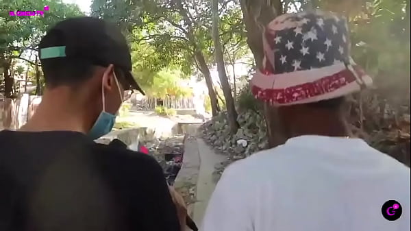  Preguntando En El Caserío