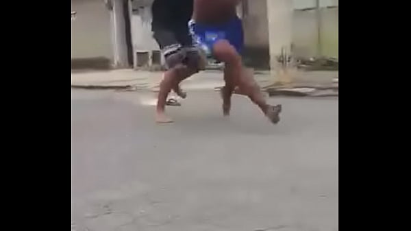 Une Chute Sur L'asphalte