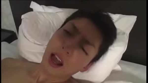 Download Video - &lbrack;VIDEO&rsqb; H&eacute;tero penetrado por dinero&comma; llega al orgasmo prost&aacute;tico y se sorprende &iexcl