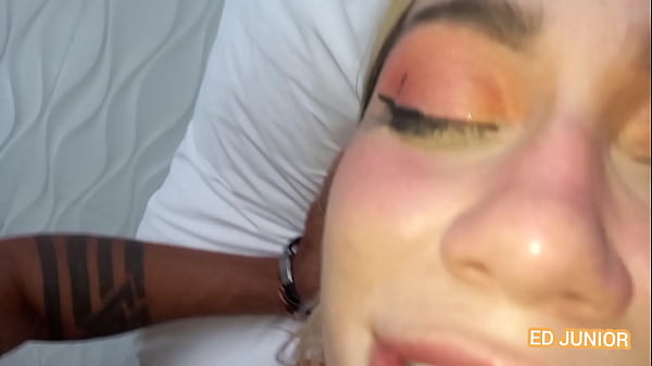 Primeiro anal da novinha