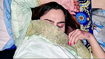 Download Video - Husband wife late Night Romantic Chudai Moaning