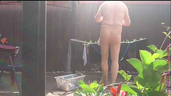 Download Video - W&auml;sche aufh&auml;ngen in Feinstrumpfhose