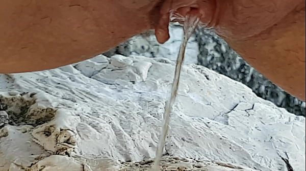 thumb pissing