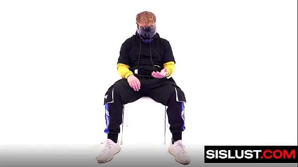 Natalie Brooks Happily Surprised by Her Stepbrother's Meaty Cock - Sislust