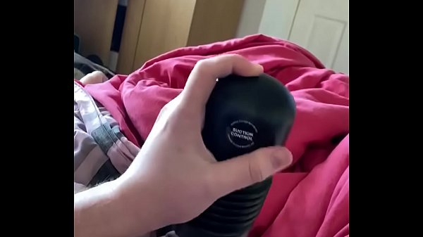 Download Video - Wanking with my flashlight had a big cumshot at the end