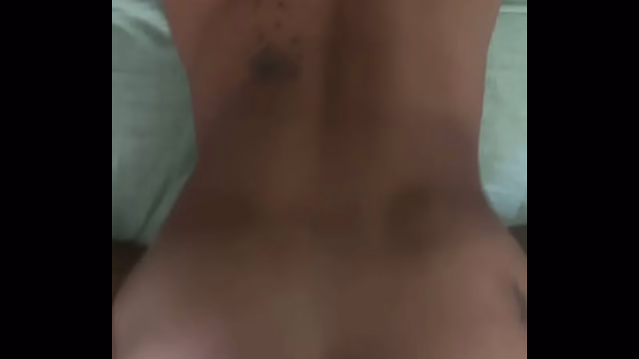 El mec&aacute_nico ten&iacute_a una polla xxxl y no dude en com&eacute_rsela y se lo pague entregando mi orto - bareback- sem camishina