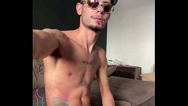 Download Video - Maloca da biqueira exibindo a pica rosa e o cuzinho