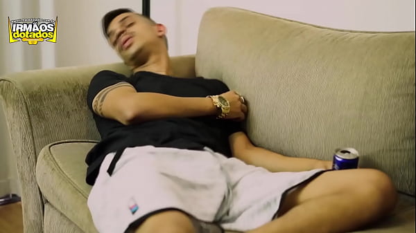 Download Video - ACABEI APROVEITANDO DO MEU AMIGO