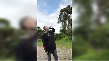 Soldado comeu no pelo a loirinha em dia de jogo