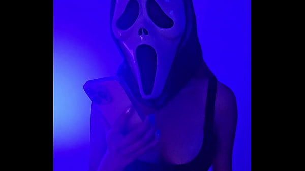 Recebendo um boquete antes de transa com minha namorada no banheiro