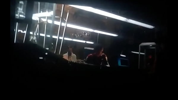 cena completa homens aranha criando as curas