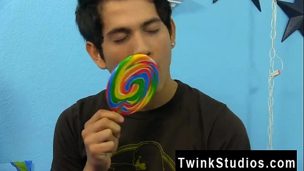 Hot twink scene Giovanni Lovell is snooping aro...