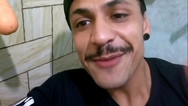 Download Video - MEDI O PAU DO MEU AMIGO E CHUPEI SEM ELE QUERER&period; &lpar;O PAU DO BOMBADO&rpar;