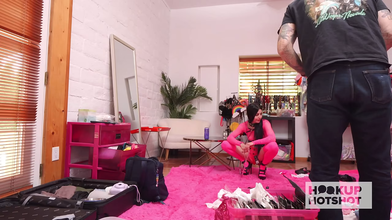 BTS - Kaitlyn Katsaros Gets Her Pussy Fully Spread In A Sexy Photoshoot!