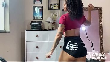Brunette with a nice ass put it in, shaking her ass nicely with a plug in her little pussy.