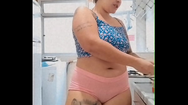 Download Video - Coloquei um mini shorts e fui me exibir na Internet&comma; s&oacute; n&atilde;o gozou quem n&atilde;o quis