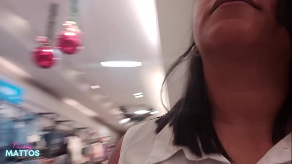 I went to buy clothes and get naked in the store fitting rooms