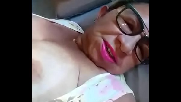 Tiazinha se masturbando cheia de tesão