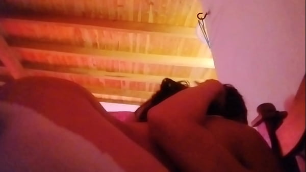 Que rico el sexo en las mañanas y mucho más encima de la verga de este joven