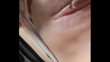 INDIA SE MASTURBA Y SE TOCA SUS TETAS