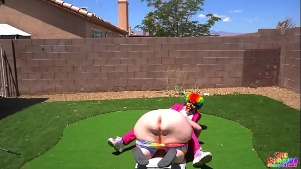 Julie Ginger beat Gibby The Clown in a game of mini golf and this happened
