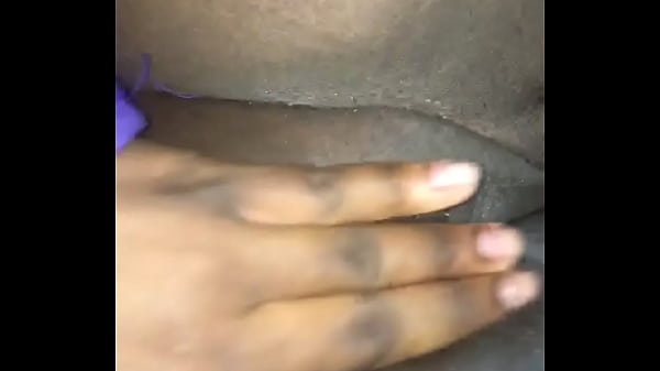 Niki pussy play