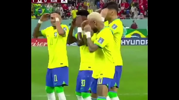 BRAZIL EATING KOREA'S ASS LIVE!!!! NEYMAR AND HIS PEOPLE CELEBRATE