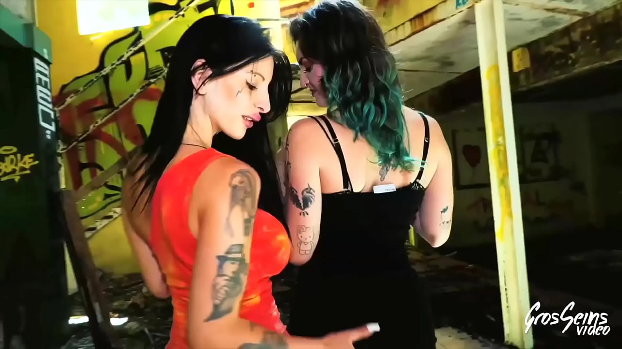 Las zorras tatuadas Analeya y Trixy son folladas por una gran polla
                     sexy ass milf brunette slut amateur threesome busty big tits france slim body ffm 3some muchos negros