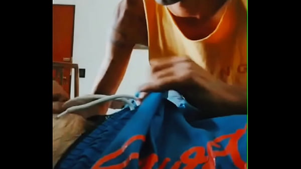 DESCANSO Y ME LA CHUPA EN EL SILLON