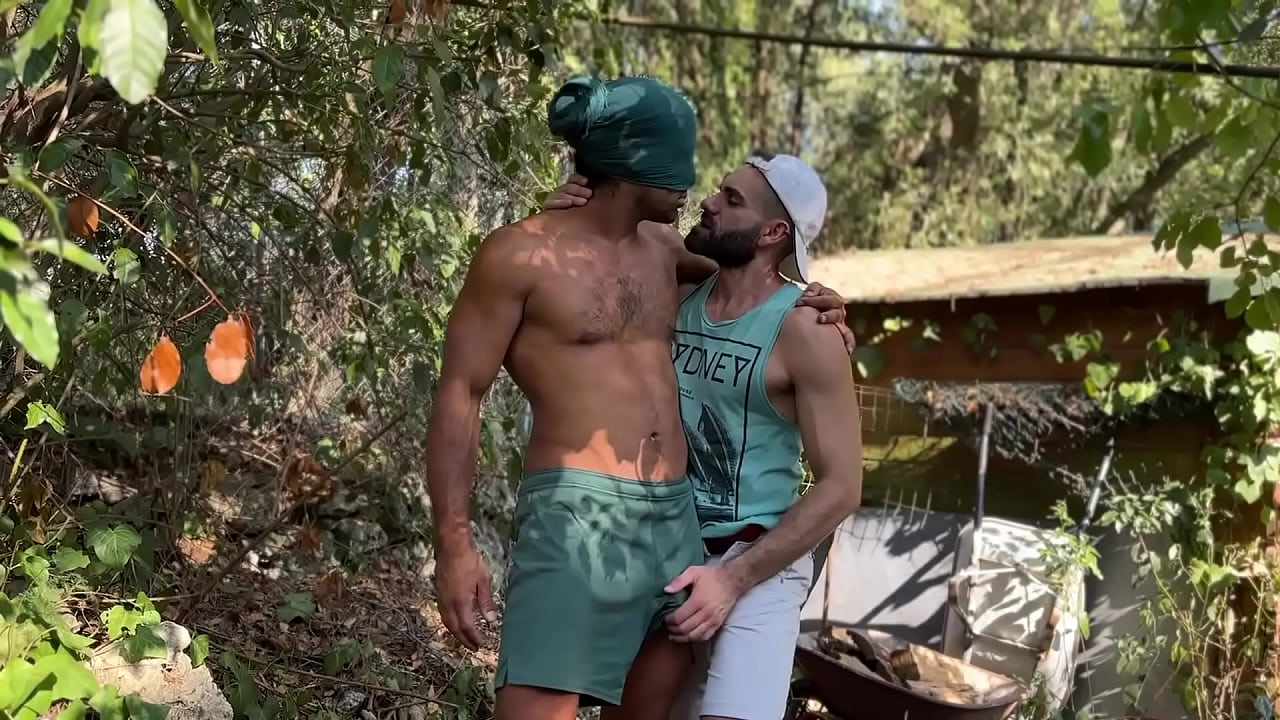 Un amor de verano con mi jardinero | Fiebre de la Riviera Francesa [5 primeros minutos gratis]
                    anal outdoor deep throat ass licking domination ass to mouth gay bareback big cock facial cumshot cum in mouth 1 on 1 gay blowjob male on male muscular body muscular guy latino man muchos negros