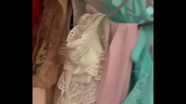 美容師內褲故意曬在浴室,都給客人欣賞打手槍