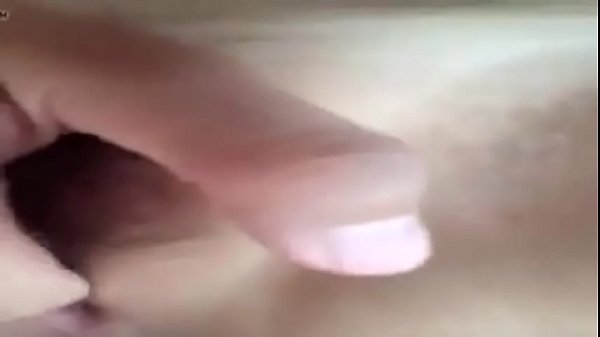 Salope Aux Gros Seins Frotte Son Clitoris Salé