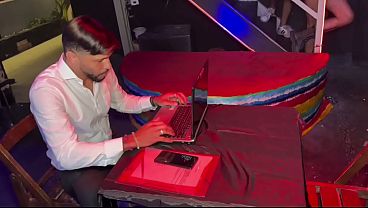 Entrevista de emprego acaba em sexo para aprova&ccedil;&atilde;o de uma vaga