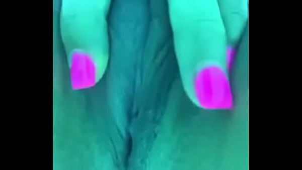 thumb pink nails