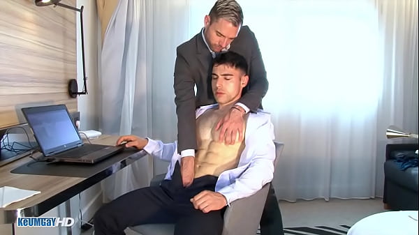 Download Video - The hot rendez-vous where a fitness guy gets sucked at the desktop&period;