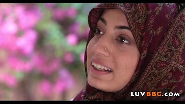 Une Musulmane Innocente Prend Une Grosse Bite De Black 51 81