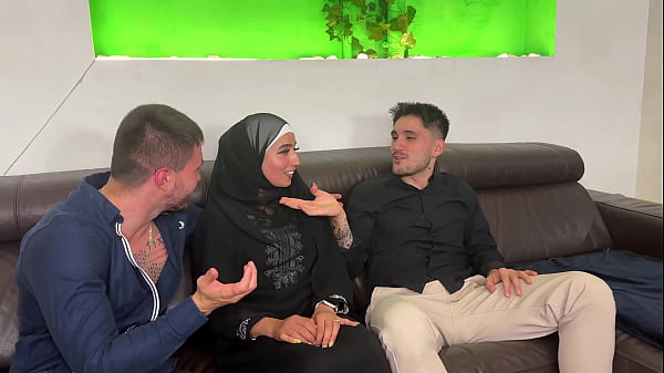 Arab Girl Gets Crazy When She Arrives in Spain and Wants a Double Penetration - Aliyah Yasin