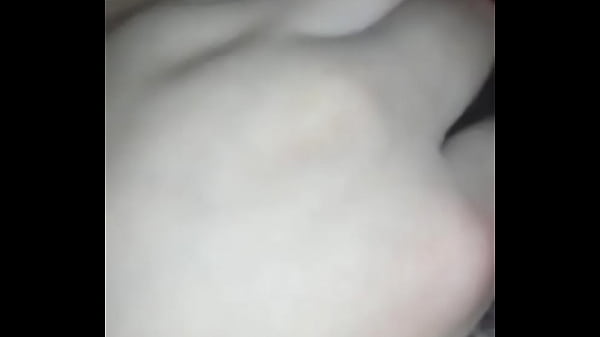 ¡Perra sucia se dedea hasta mojarse entera!