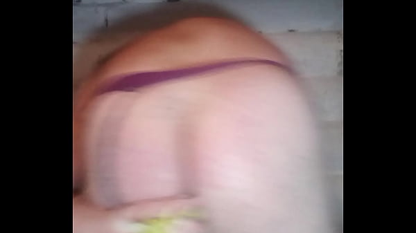 Oooooh! This huge bunch of CELERY is stuck righ...