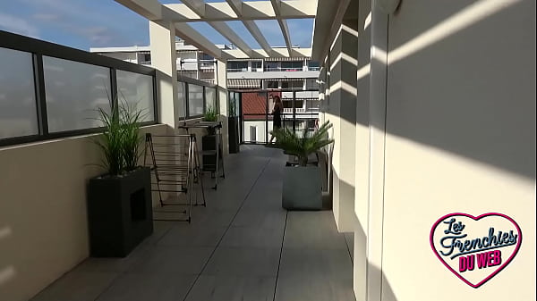 Natalia, une jeune coquine au petit cul bien re...