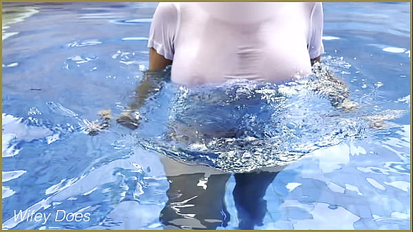 Wife Shows Off Her Wet Tits At The Hotel Pool