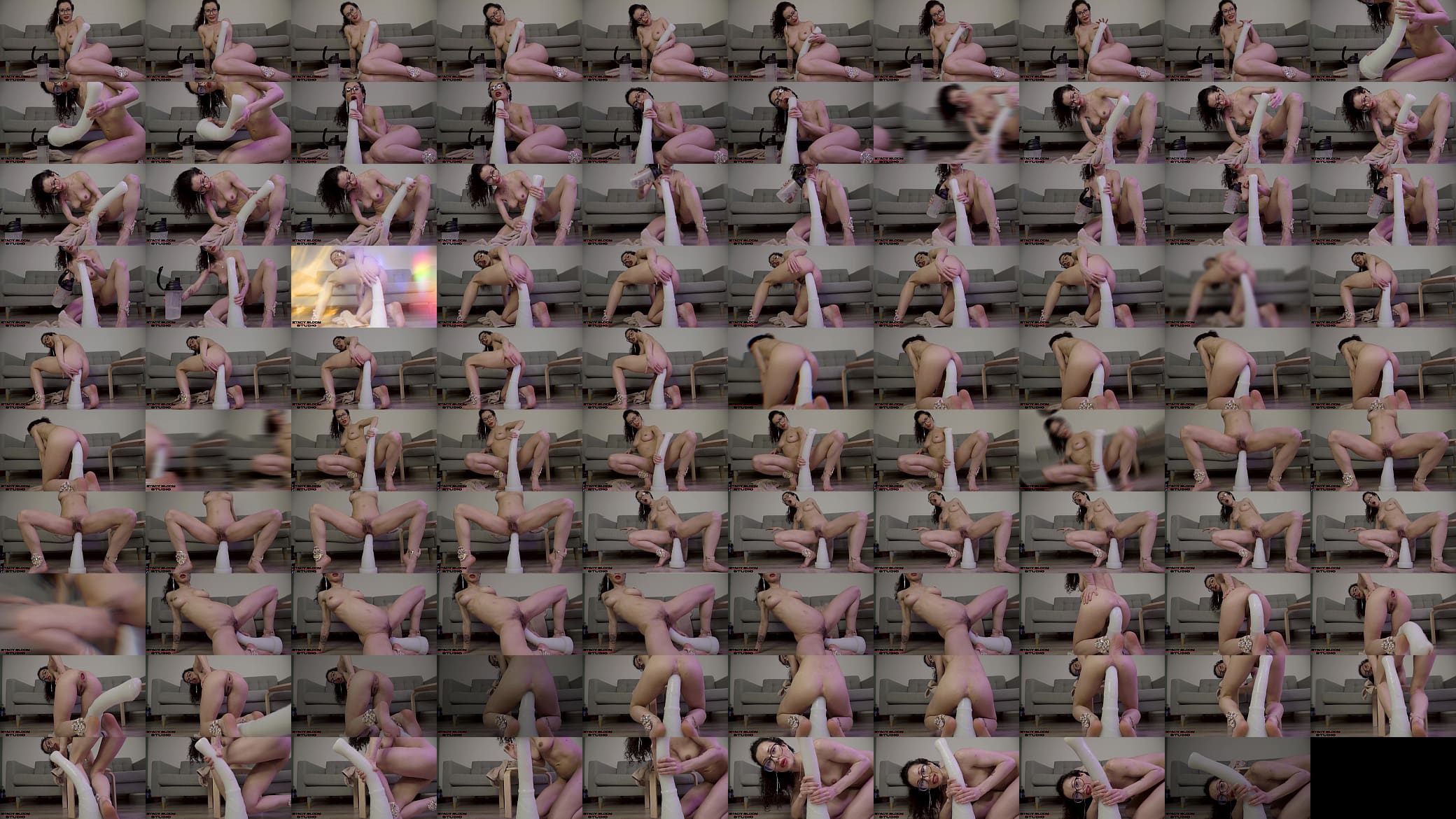 XL dildo John ThomasToys anal deep for Stacy Bloom. 预览图