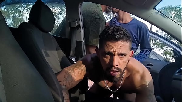 Download Video - Desconhecidos gozaram em mim no estacionamento