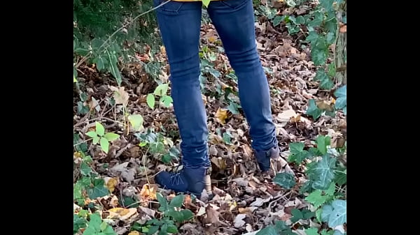 Download Video - Pissen draussen