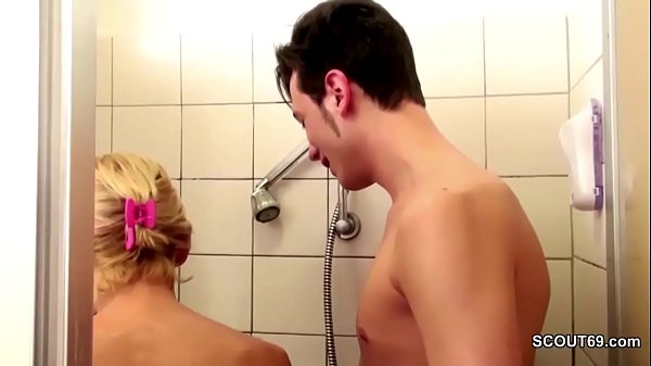 Download Video - Geile Stief-Mutter fickt ihren Bubi Stief-Sohn in der Dusche