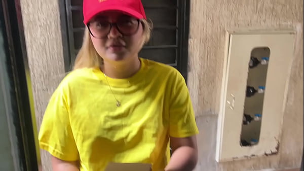 Yohamedi1 - Castigo por Entrega Tardía: El Cliente Me Revienta el Coño a Cambio de Silencio