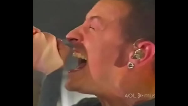 CHESTER BENNINGTON DOING A FUCKING SCREAM FOR SECONDS NON-STOP LIVE