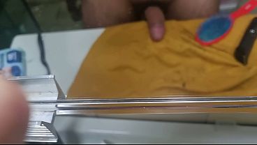 Download Video - Ro&ccedil;ando o pau nos pelos da barba&period; T&ocirc; preparando um novo visual nos pelos&period; Acompanhem&excl;