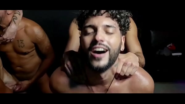 Suruba dos dotados, muito jato de leite e fude&ccedil;...